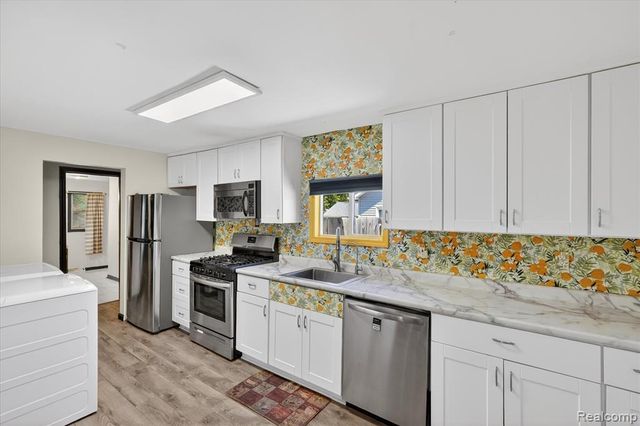 1060 W Williamson Avenue, Flint, MI 48507