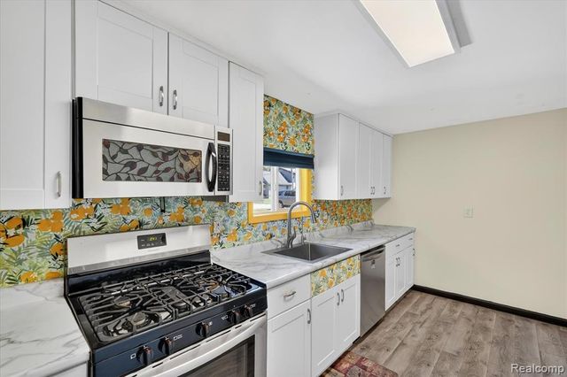 1060 W Williamson Avenue, Flint, MI 48507