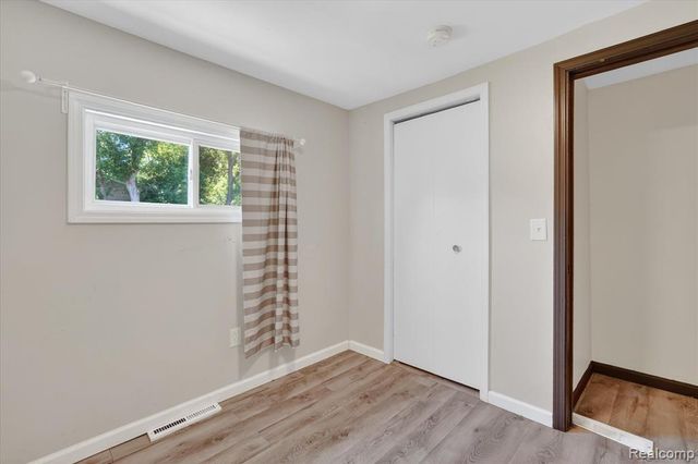 1060 W Williamson Avenue, Flint, MI 48507