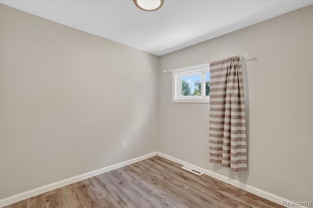 1060 W Williamson Avenue, Flint, MI 48507