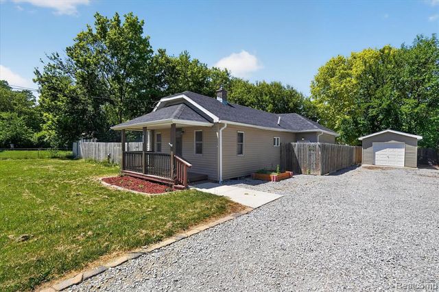 1060 W Williamson Avenue, Flint, MI 48507