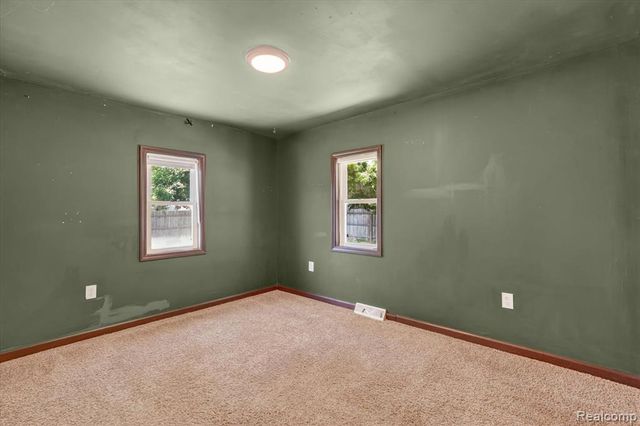 1060 W Williamson Avenue, Flint, MI 48507