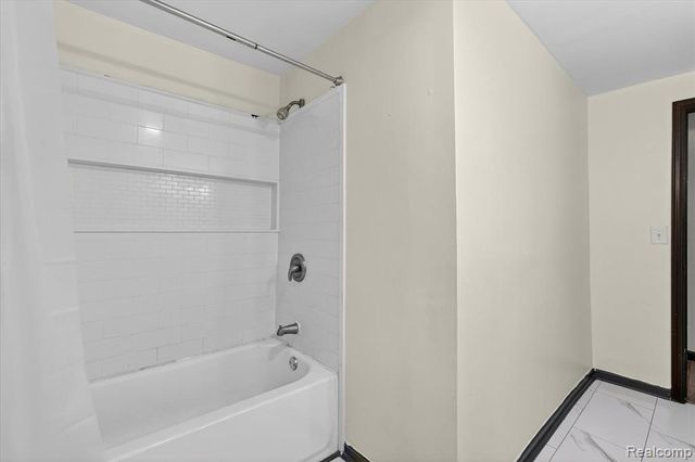 1060 W Williamson Avenue, Flint, MI 48507