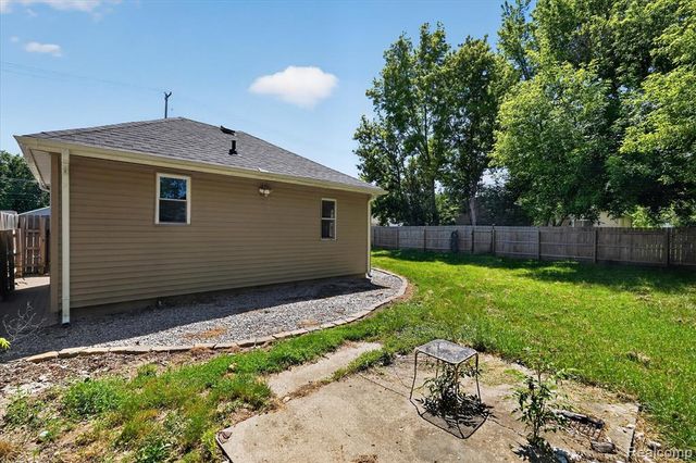 1060 W Williamson Avenue, Flint, MI 48507
