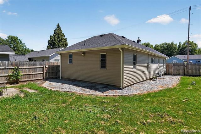 1060 W Williamson Avenue, Flint, MI 48507