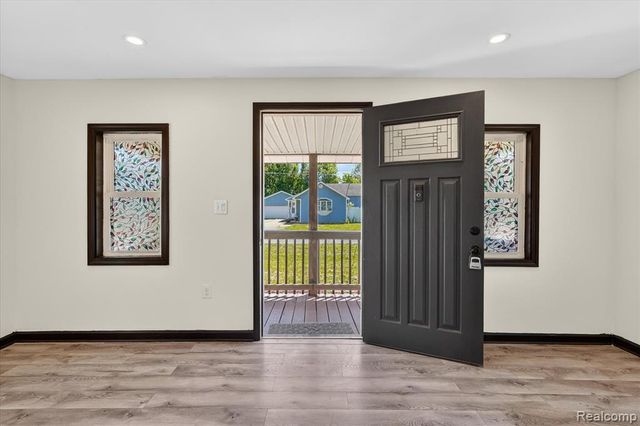 1060 W Williamson Avenue, Flint, MI 48507