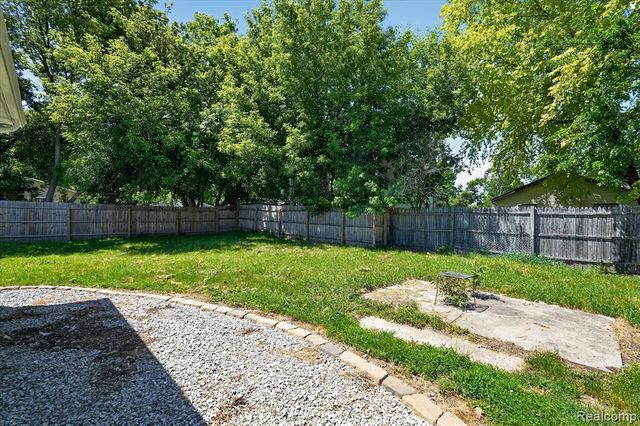 1060 W Williamson Avenue, Flint, MI 48507