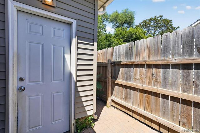 1060 W Williamson Avenue, Flint, MI 48507