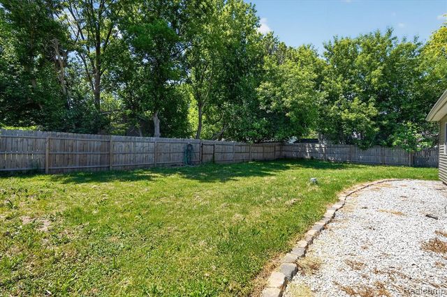 1060 W Williamson Avenue, Flint, MI 48507