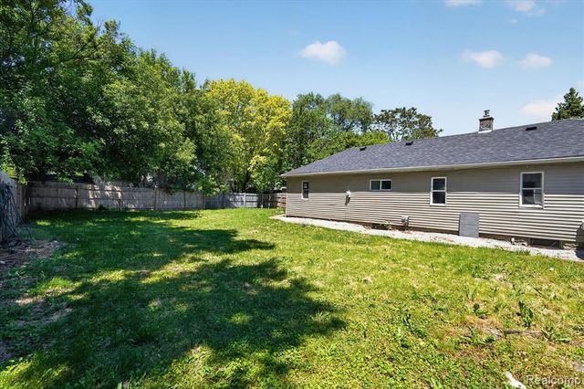 1060 W Williamson Avenue, Flint, MI 48507