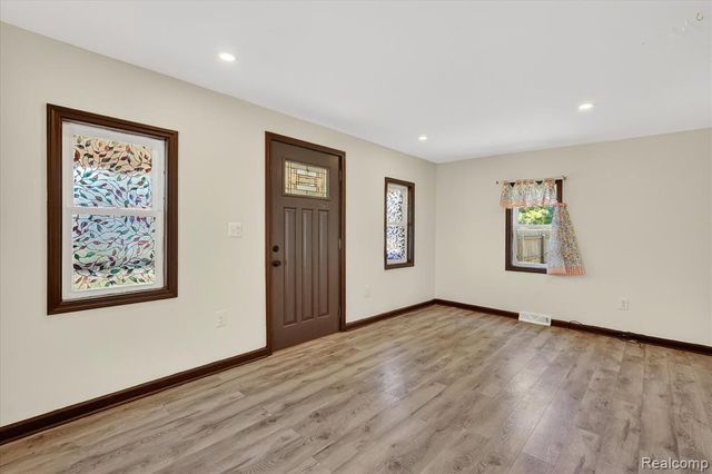 1060 W Williamson Avenue, Flint, MI 48507