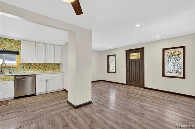 1060 W Williamson Avenue, Flint, MI 48507