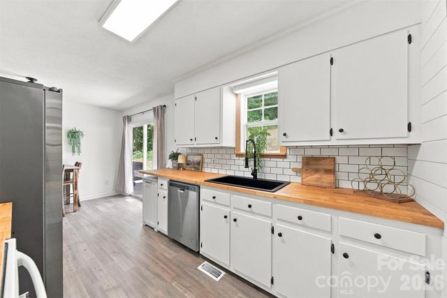 5118 W Piedmont Circle, Conover, NC 28613