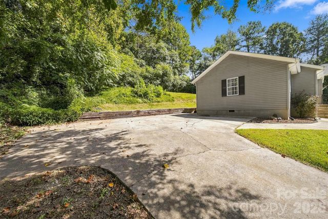 5118 W Piedmont Circle, Conover, NC 28613