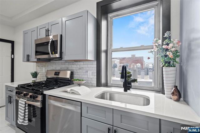 391 Central Avenue 1, Jersey City, NJ 07307