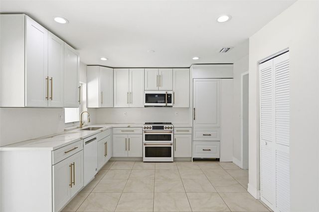 1430 NW 73 Avenue, Plantation, FL 33313