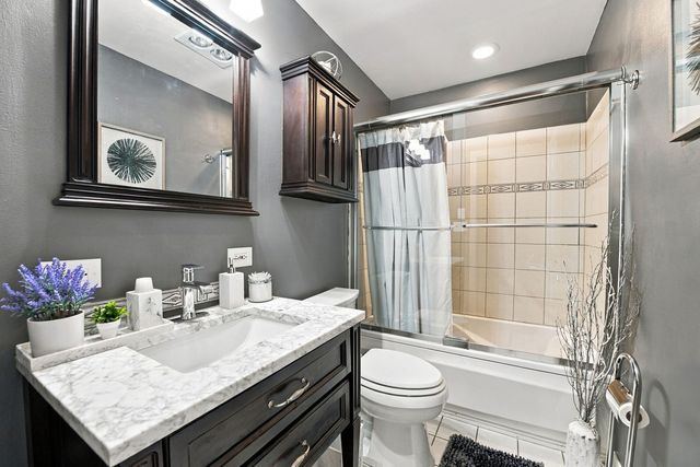 25240 W Marble Court, Channahon, IL 60410