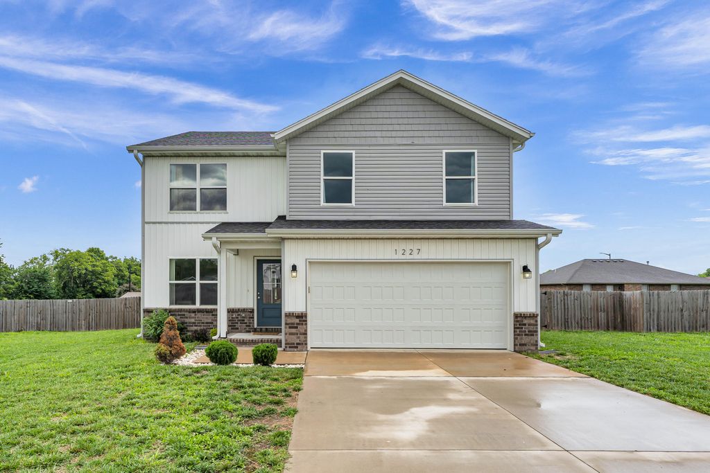 1227 W Penny Lane, Republic, MO 65738