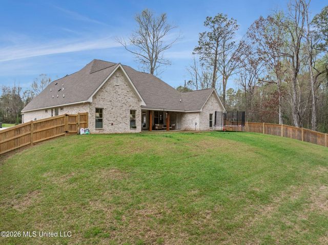 12 Buck Court, Hattiesburg, MS 39402