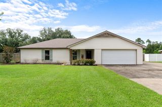 405 S Lake Court Drive, Lake Charles, LA 70605
