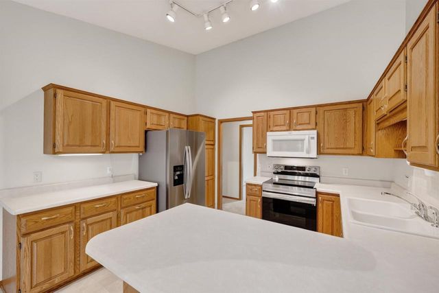 5237 Summer Ridge Drive, Madison, WI 53704