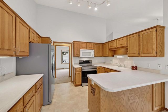 5237 Summer Ridge Drive, Madison, WI 53704