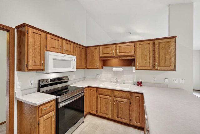5237 Summer Ridge Drive, Madison, WI 53704
