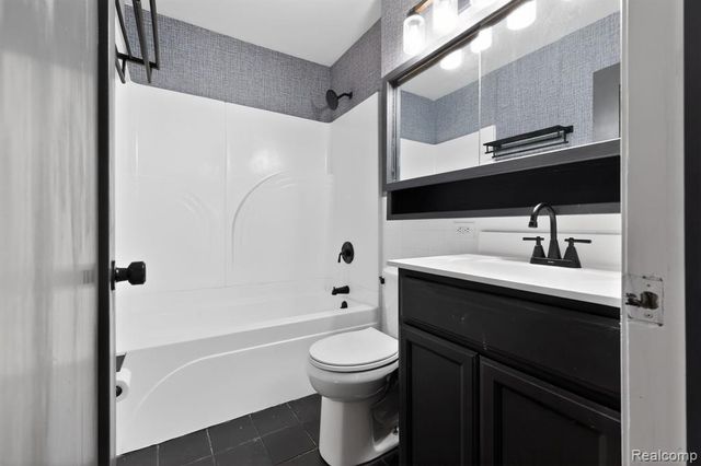 18570 Matthews Street, Riverview, MI 48193