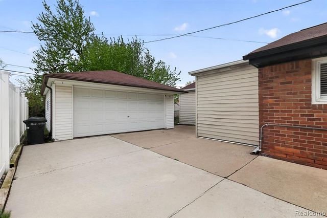 18570 Matthews Street, Riverview, MI 48193