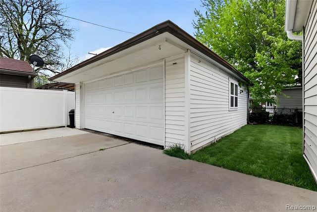 18570 Matthews Street, Riverview, MI 48193