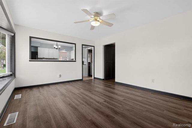 18570 Matthews Street, Riverview, MI 48193