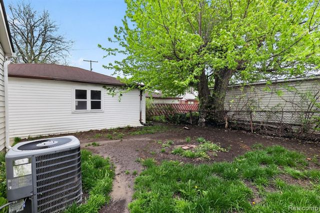 18570 Matthews Street, Riverview, MI 48193