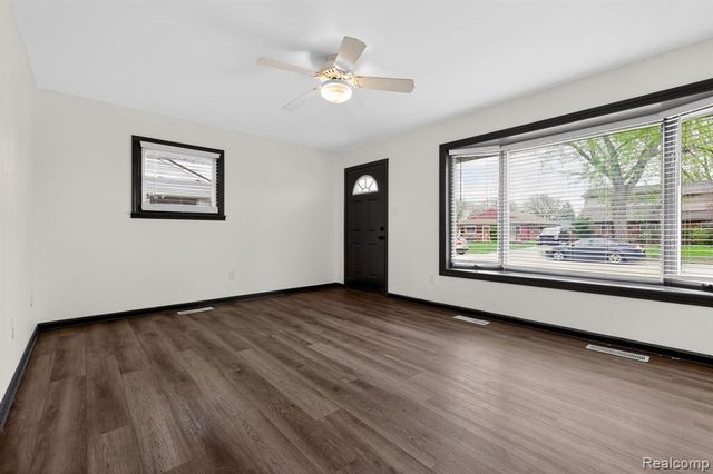 18570 Matthews Street, Riverview, MI 48193