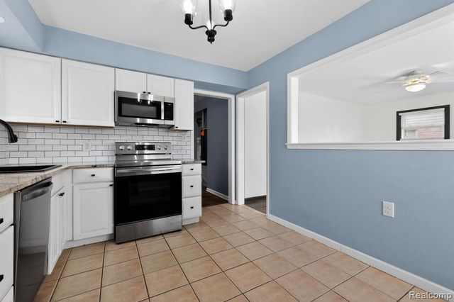 18570 Matthews Street, Riverview, MI 48193