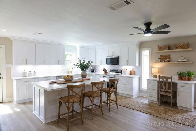 136 Talisman Street, Lake Jackson, TX 77566