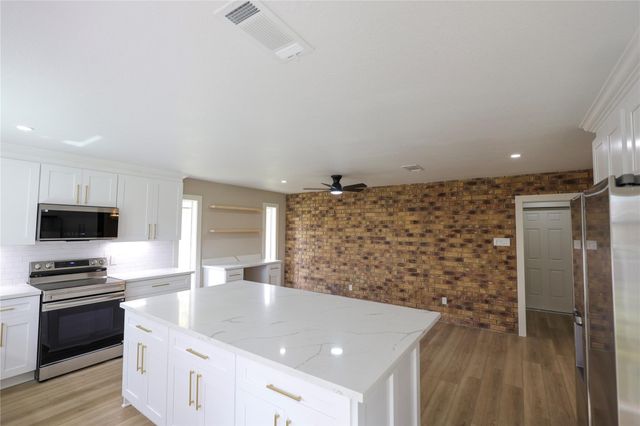 136 Talisman Street, Lake Jackson, TX 77566