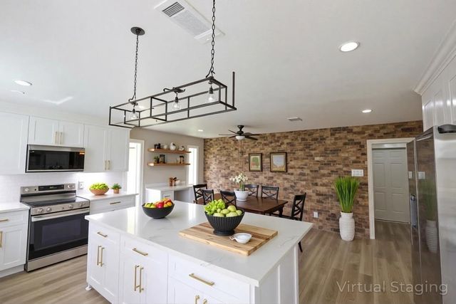 136 Talisman Street, Lake Jackson, TX 77566