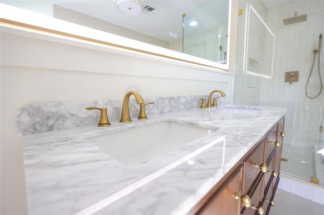 136 Talisman Street, Lake Jackson, TX 77566