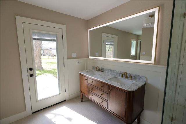 136 Talisman Street, Lake Jackson, TX 77566