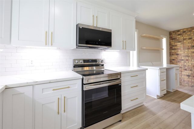 136 Talisman Street, Lake Jackson, TX 77566