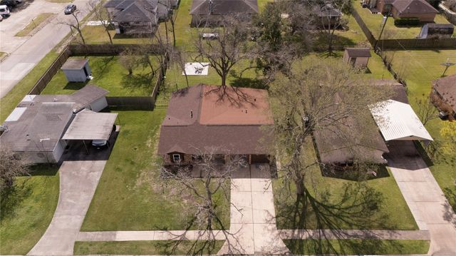 136 Talisman Street, Lake Jackson, TX 77566