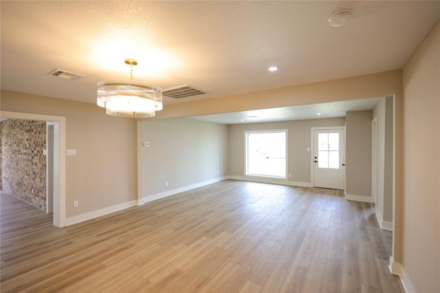 136 Talisman Street, Lake Jackson, TX 77566