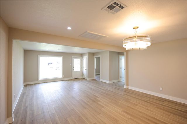 136 Talisman Street, Lake Jackson, TX 77566