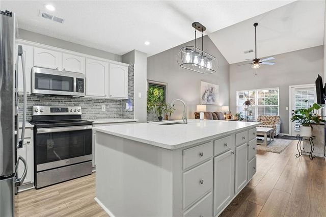 550 FOX CREEK Crossing, Woodstock, GA 30188