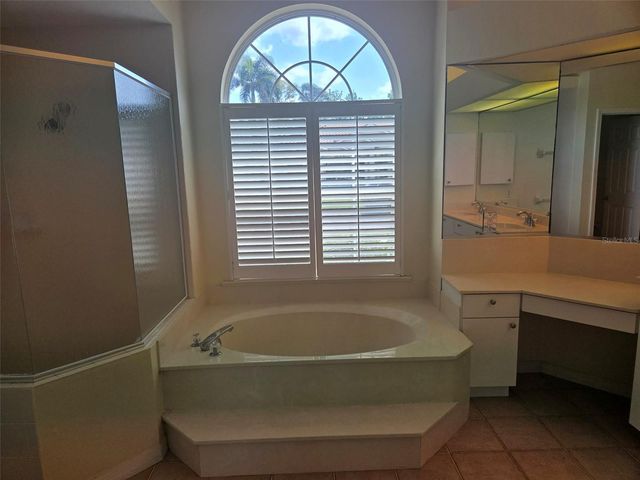 5282 FAR OAK CIRCLE, Sarasota, FL 34238