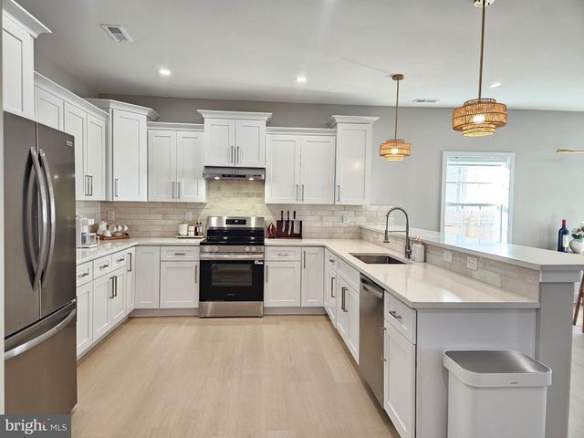 829 THIRD AVE, Croydon, PA 19021