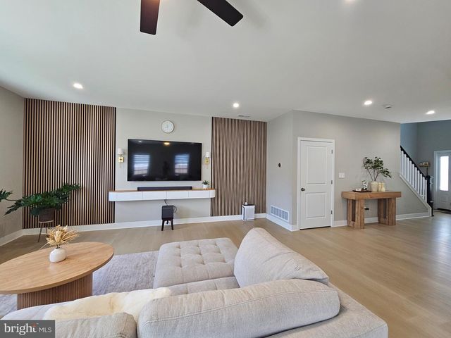 829 THIRD AVE, Croydon, PA 19021