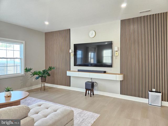 829 THIRD AVE, Croydon, PA 19021