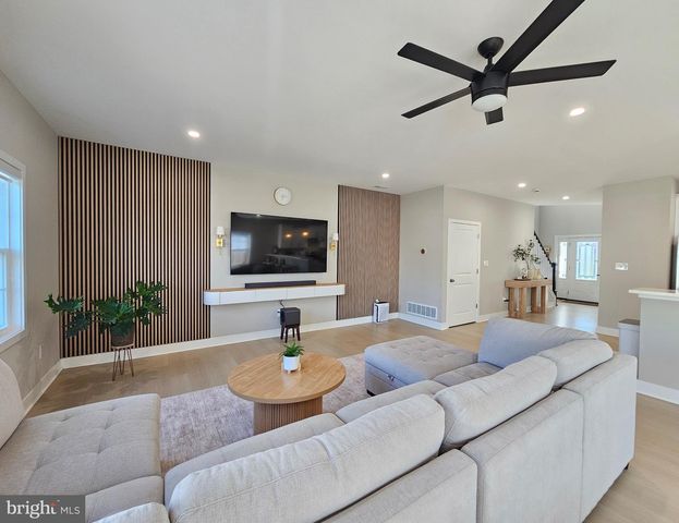 829 THIRD AVE, Croydon, PA 19021