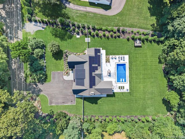 53 Stony Hollow Road, Centerport, NY 11721